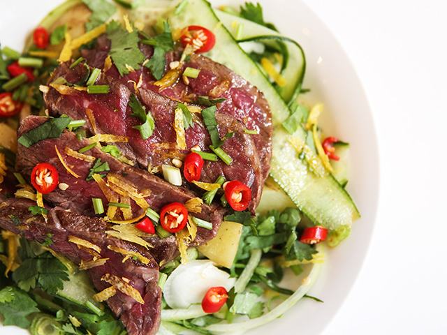 Thanh nhiệt giải khát một cách nhanh chóng bằng chè bột báng dưa hấu