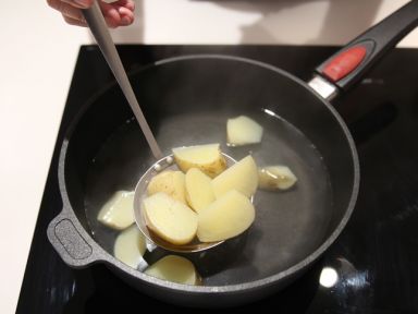 Thanh nhiệt giải khát một cách nhanh chóng bằng chè bột báng dưa hấu