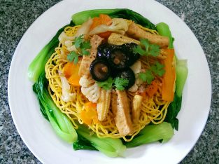 Thành viên vào bếp: Mì xào giòn chay