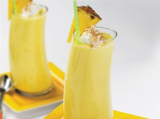 Thành viên vào Bếp: Sinh tố xoài dứa thơm ngọt