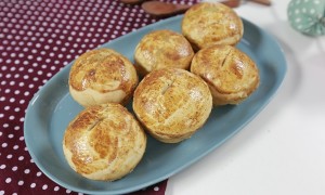 Thích mê bánh rán cà ri vàng ruộm, cay ngon khó cưỡng