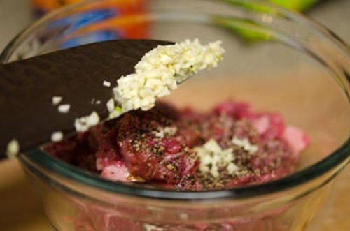 Thích thú thưởng thức hương  vị mê ly của bánh mì cuộn ruốc thịt !