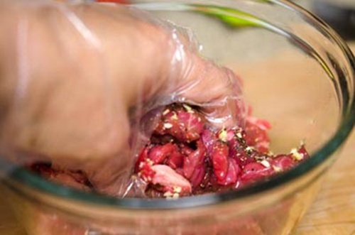 Thích thú thưởng thức hương  vị mê ly của bánh mì cuộn ruốc thịt !