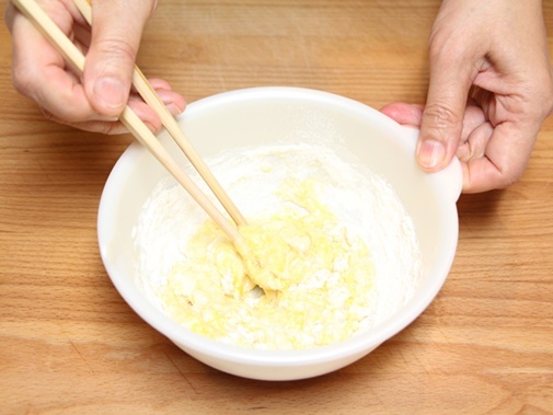 Thích thú với món chè trôi nước đậu đỏ ngon ngọt, thơm bùi, ăn vào là mê