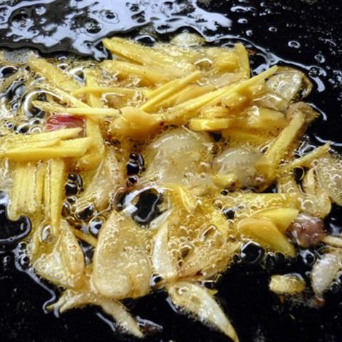 Cách làm thịt ba chỉ chưng mắm tép