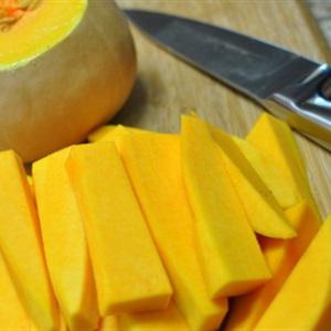 Cách làm thịt ba chỉ cuộn bí đỏ