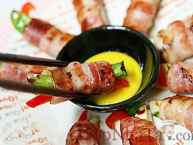 Thịt ba chỉ cuộn bí đỏ