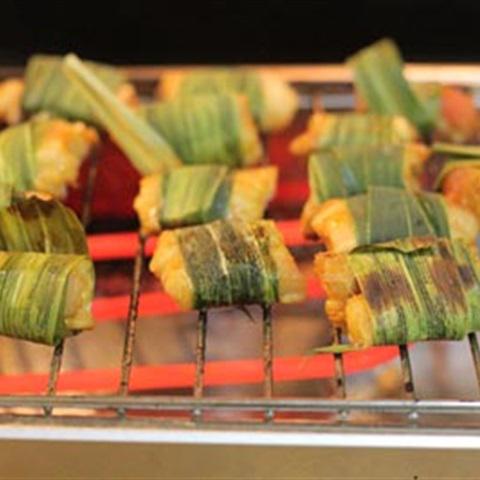 Cách làm thịt ba chỉ cuốn lá dứa nướng