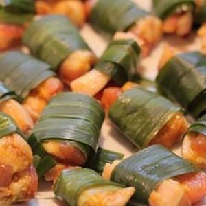 Cách làm thịt ba chỉ cuộn lá dứa