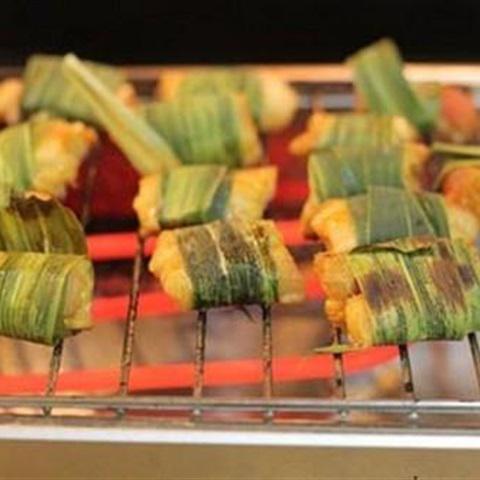 Cách làm thịt ba chỉ cuộn lá dứa