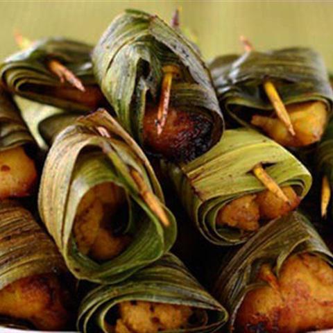 Cách làm thịt ba chỉ cuộn lá dứa