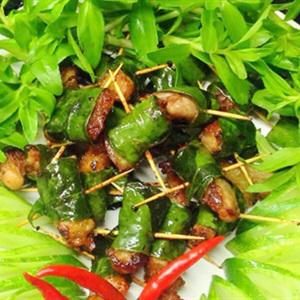 Cách làm thịt ba chỉ cuộn lá mắc mật