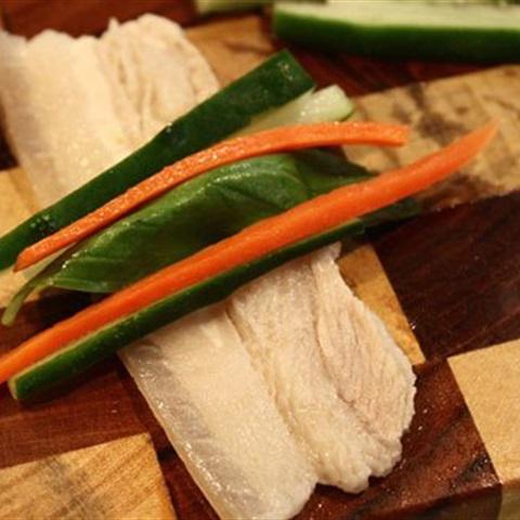 Cách làm thịt ba chỉ cuộn rau củ sốt me