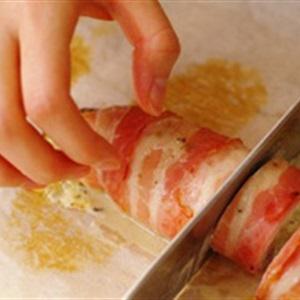 Cách làm thịt ba chỉ cuộn thịt gà