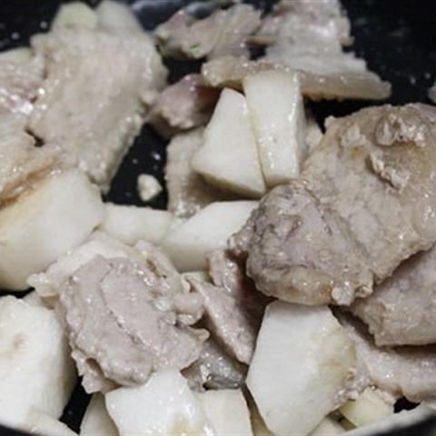 Cách làm thịt ba chỉ kho củ cải
