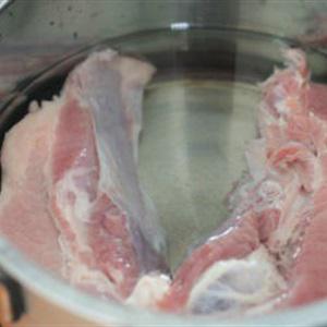 Cách làm thịt ba chỉ kho cùi dừa