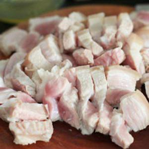 Cách làm thịt ba chỉ kho cùi dừa