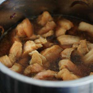 Cách làm thịt ba chỉ kho cùi dừa