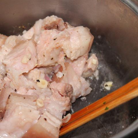 Cách làm thịt ba chỉ kho dưa cải