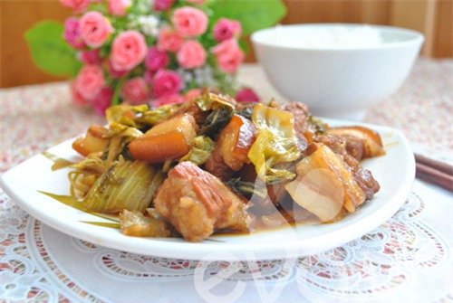 Thịt ba chỉ kho dưa cải