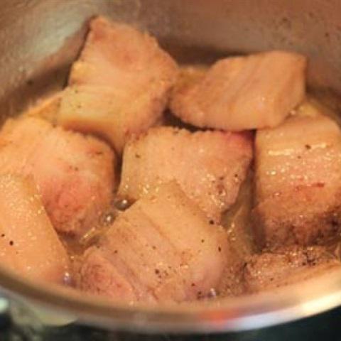 Cách làm thịt ba chỉ kho măng tươi