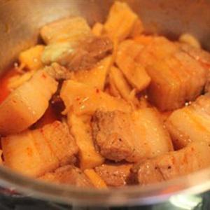 Cách làm thịt ba chỉ kho măng tươi