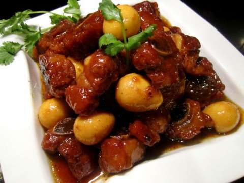 Thịt ba chỉ kho nước dừa