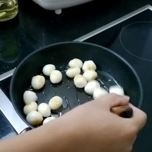 Cách làm thịt ba chỉ kho trứng cút