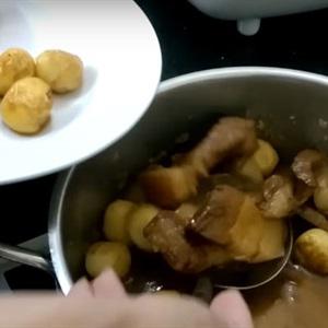 Cách làm thịt ba chỉ kho trứng cút