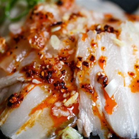 Cách làm thịt ba chỉ luộc sốt tỏi cay