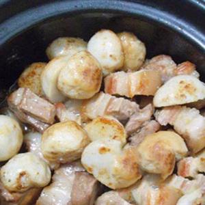 Cách làm thịt ba chỉ om khoai sọ