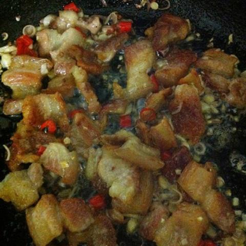 Cách làm thịt ba chỉ rang cháy cạnh