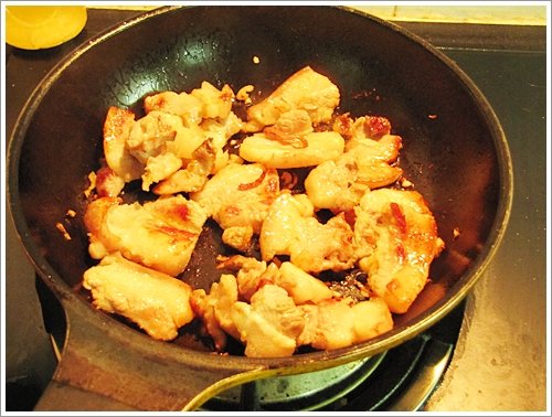 Thịt ba chỉ rang lá móc mật