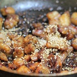 Cách làm thịt ba chỉ rang mè