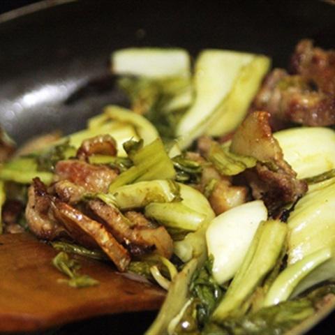 Cách làm thịt ba chỉ xào dưa chua