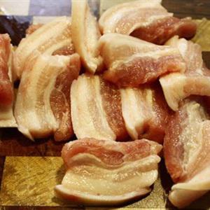 Cách làm thịt ba chỉ xào lá lốt