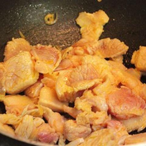 Cách làm thịt ba chỉ xào lá lốt