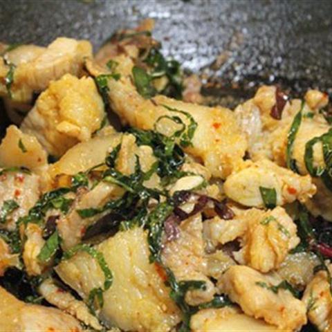 Cách làm thịt ba chỉ xào lá lốt