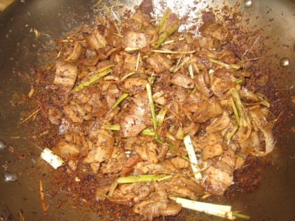 Thịt ba chỉ xào sả mắm