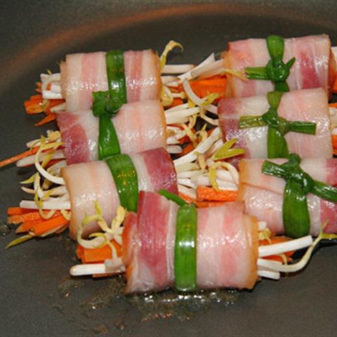 Cách làm thịt ba chỉ xông khói cuộn giá