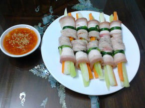 Thịt ba rọi cuốn rau củ