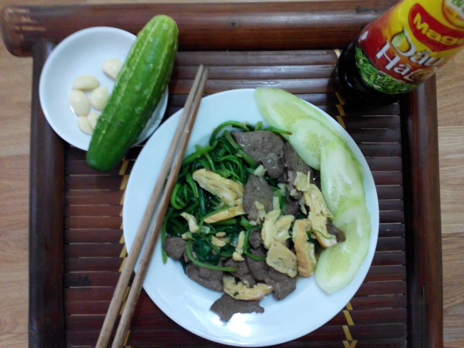 Thịt ba rọi kho củ cải, trứng cút