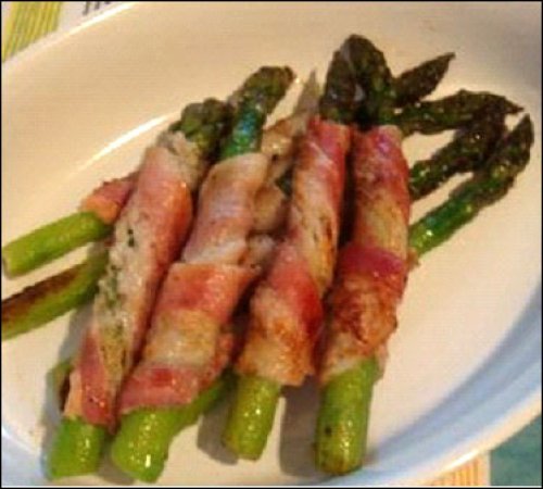 Thịt ba rọi xông khói cuốn măng tây