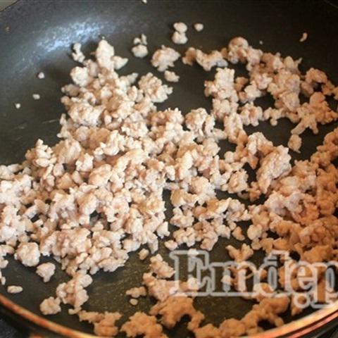 Cách làm thịt băm rang nấm mèo