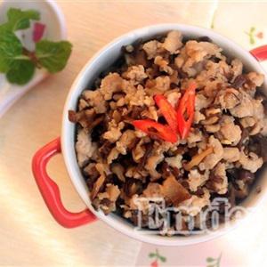 Cách làm thịt băm rang nấm mèo