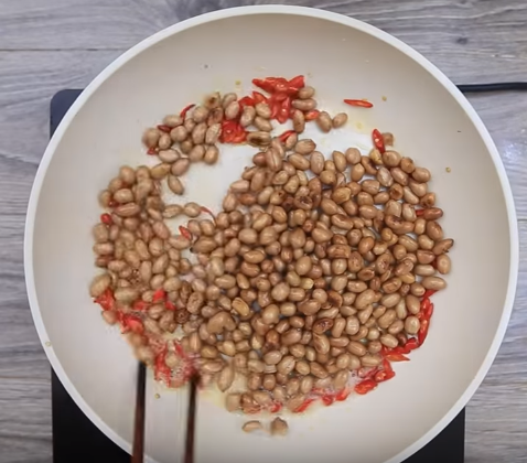 Thịt băm xào đậu bắp kiểu Thái đơn giản cho bữa cơm gia đình