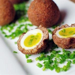 Cách làm thịt bò bọc trứng cút chiên