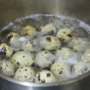 Cách làm thịt bò bọc trứng cút chiên