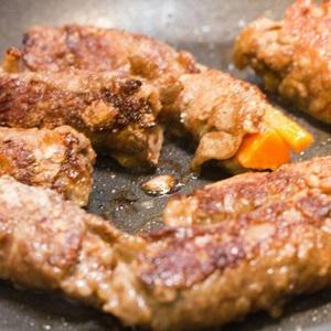Cách làm thịt bò cuộn cà rốt