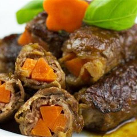 Cách làm thịt bò cuộn cà rốt